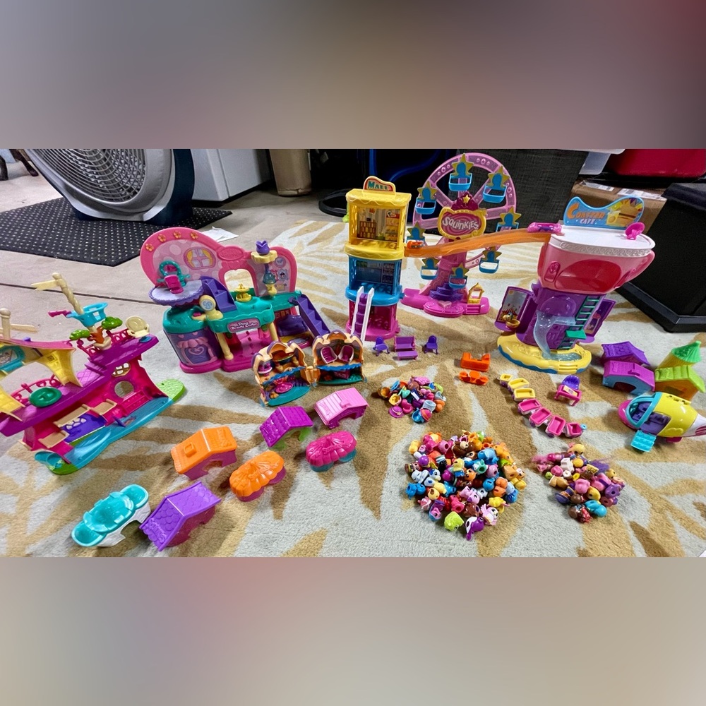 LIKE NEW LARGE LOT SQUINKIES